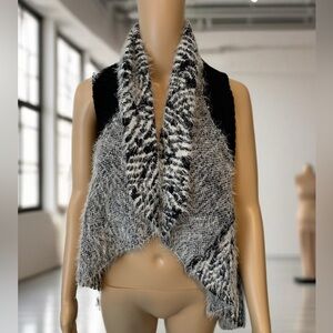 Liquid by Sioni Sweater Black/Eggshell Womens Faux Fur NWT Size L/XL